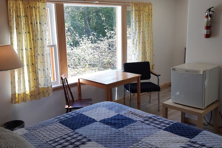 Room 40 of 215