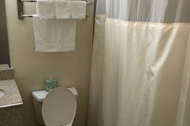 Room 10 of 11