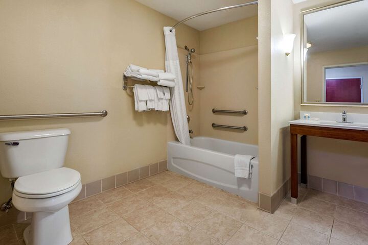 Room 15 of 32