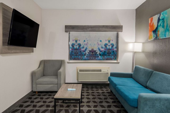 Room 33 of 47