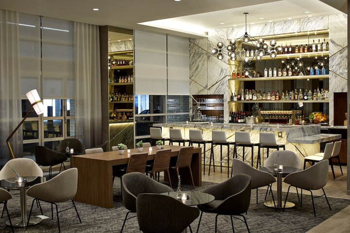 Lounge 49 of 61