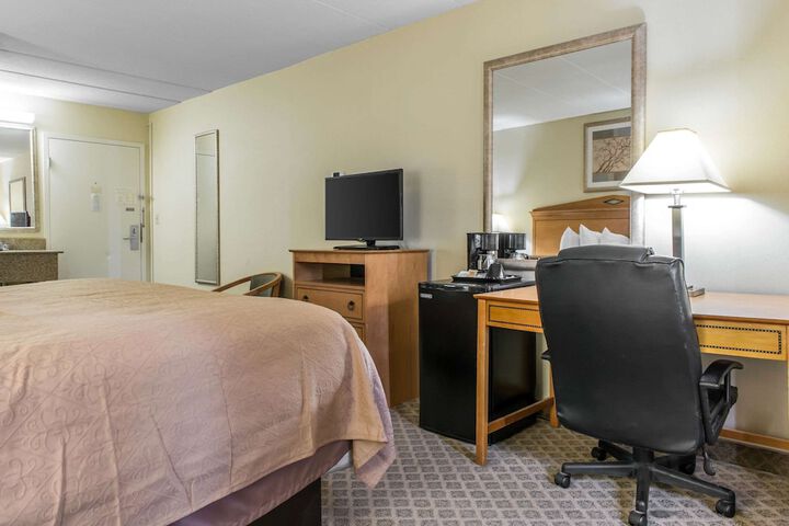 Quality Inn & Suites Fairview - Erie