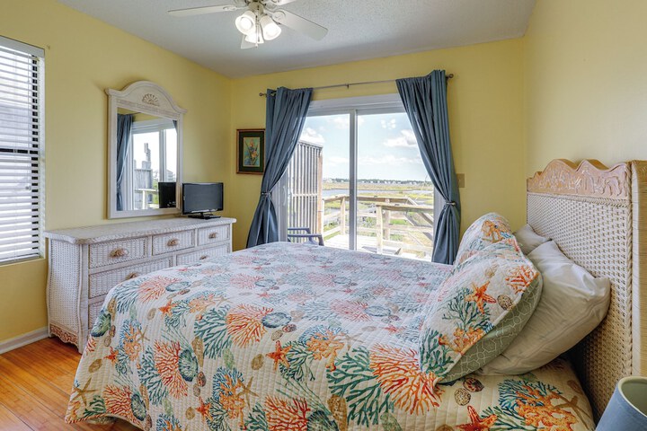 North Topsail Beach Townhome: Walk to the Beach!