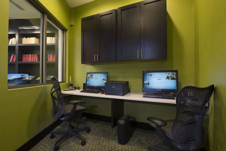 Business Center 85 of 86