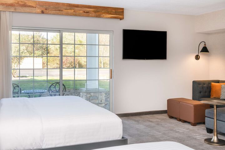 Room 6 of 32