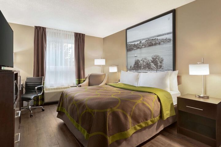 Super 8 by Wyndham Ajax / Toronto On