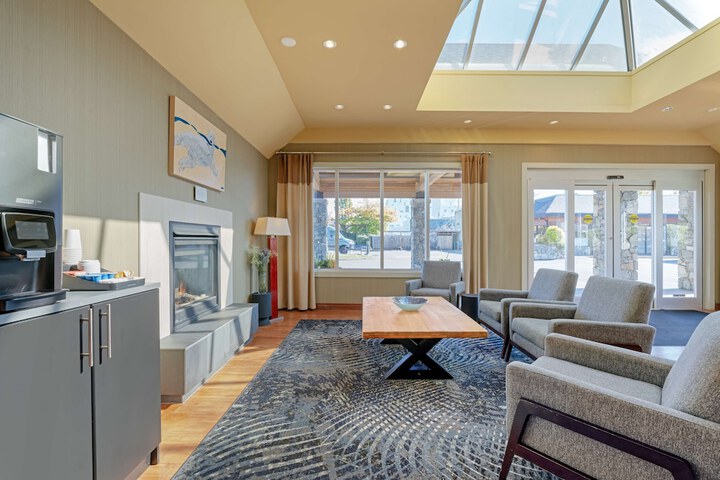 Best Western Plus Emerald Isle Hotel