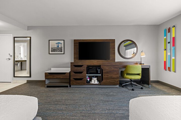 Room 27 of 37