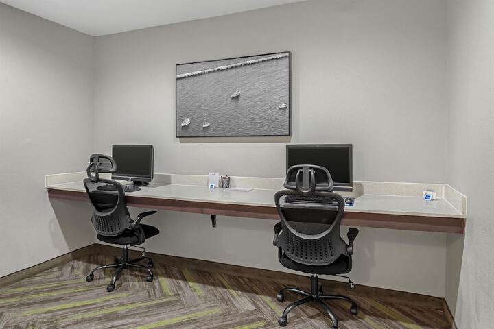 Best Western Plus Bay City Inn & Suites