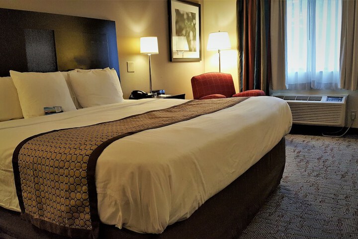 Baymont by Wyndham Belleville Airport Area