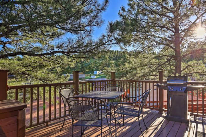 Tiny Cabin w / Outdoor Dining Area - Near Keystone!
