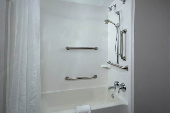 Room 10 of 45