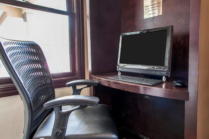 Econo Lodge Newton