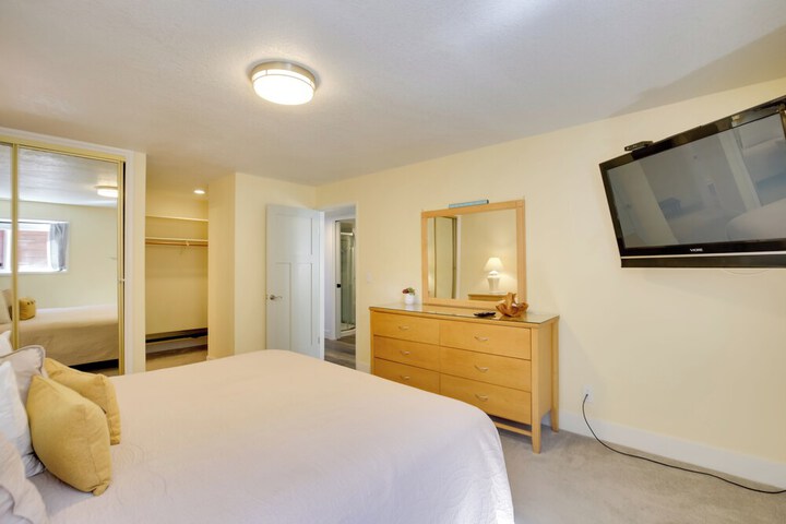 Lincoln City Beach Condo: Clubhouse & Pool Access!