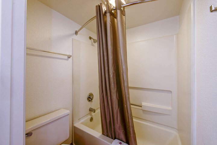 Room 13 of 31