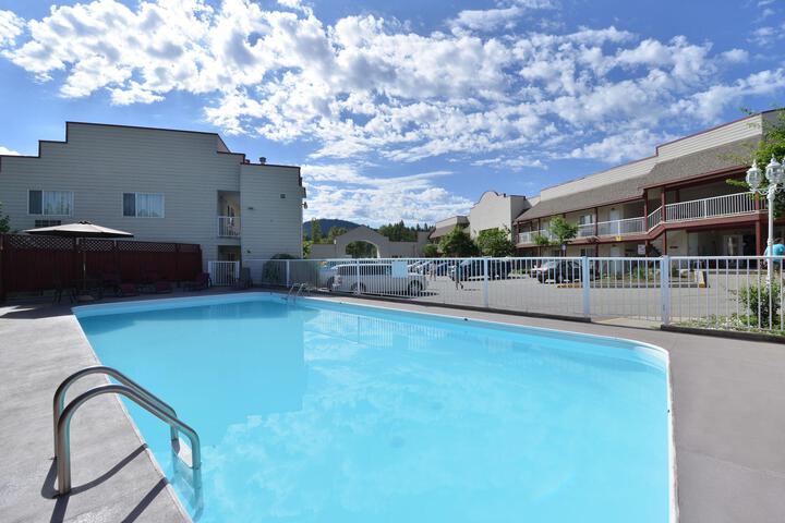Canadas Best Value Inn and Suites Princeton