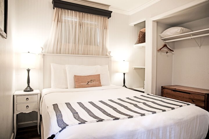 Room 34 of 100