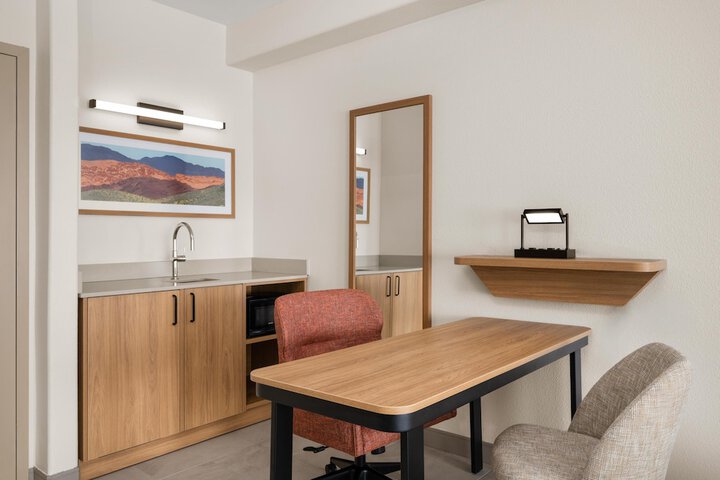 Hampton Inn & Suites Ontario