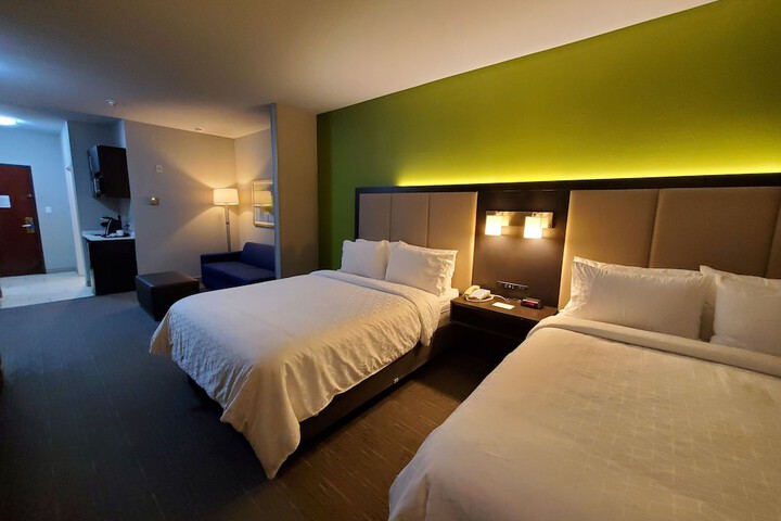 Holiday Inn Express Hotel & Suites Pearland by IHG