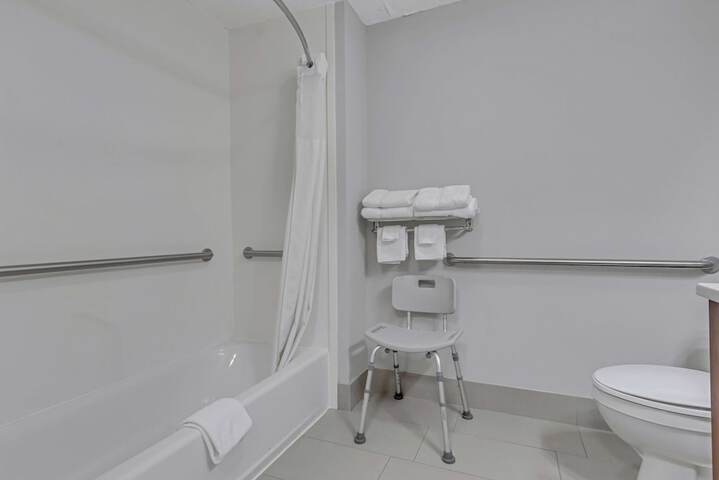 Room 12 of 38