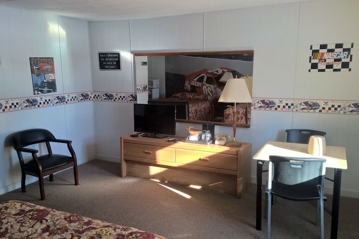 Room 8 of 16