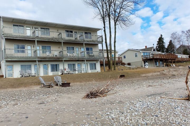 Algoma Beach Motel