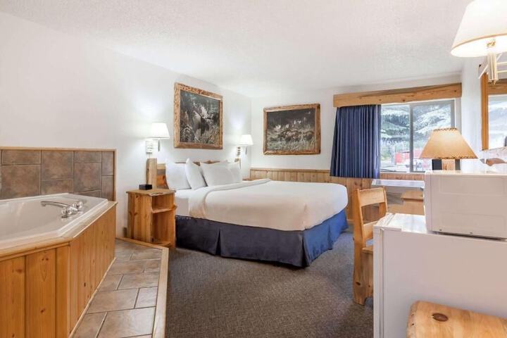 Sandpoint Inn
