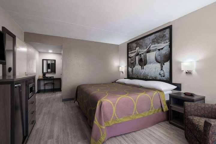 Super 8 by Wyndham Longview / North