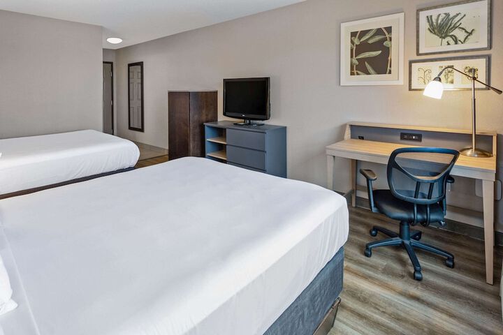 Room 32 of 54