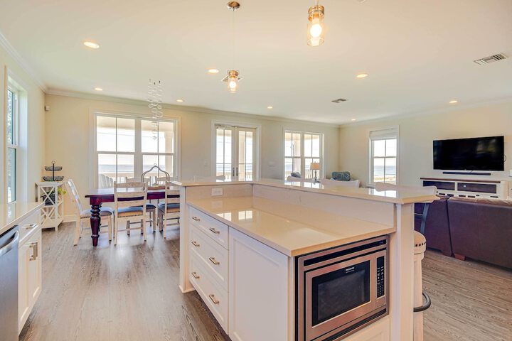 Walk to Beach: Oceanfront Home w / Outdoor Kitchen