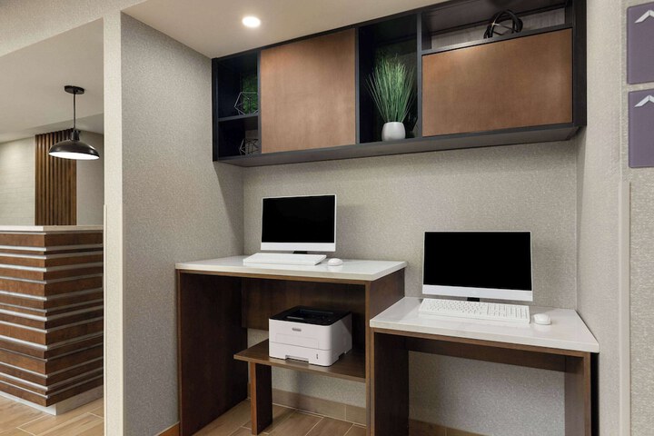 Business Center 37 of 37
