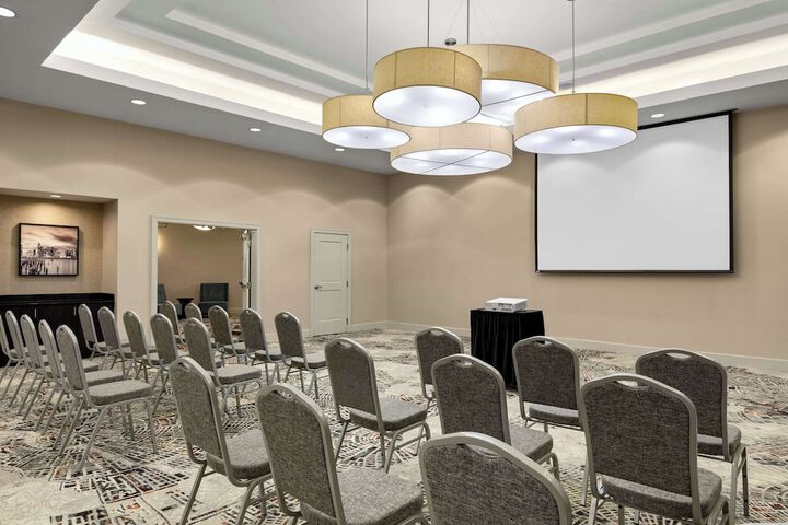 Embassy Suites Newark Airport