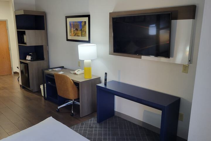 Room 52 of 69