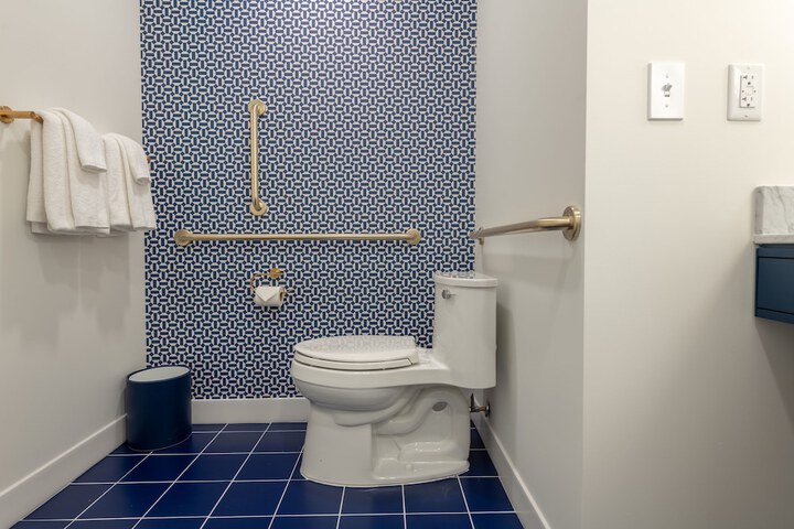 Room 10 of 46