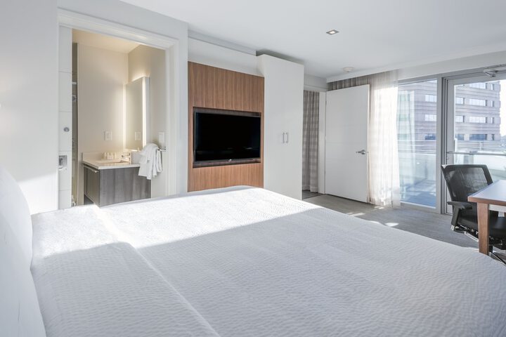 Room 12 of 30