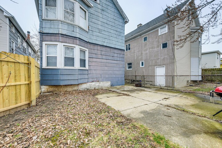 6 Mi to Dtwn Attractions: Buffalo Apartment!