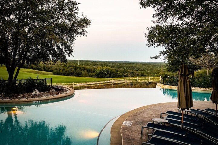 Pool 30 of 275