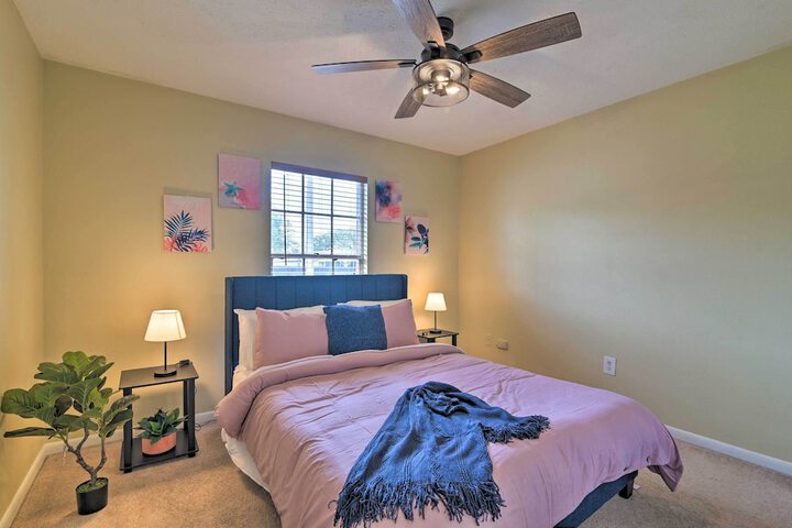 Grand Valrico Home w / Deck Fire Pit & Yard!