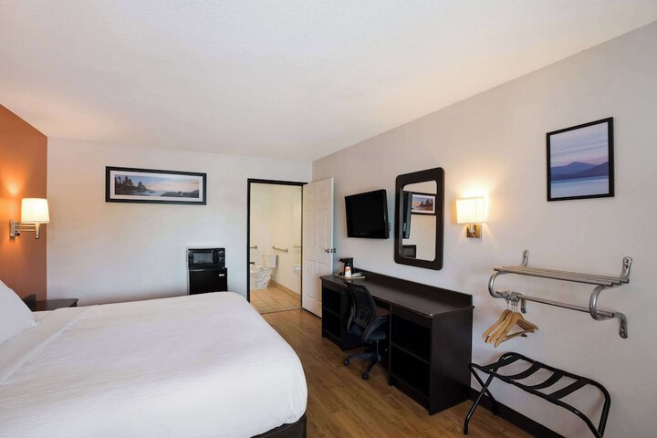 Room 15 of 46