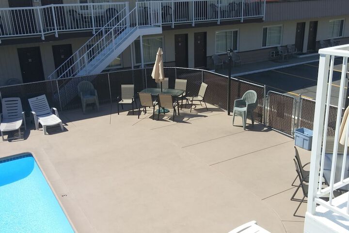 Shoreline Resort