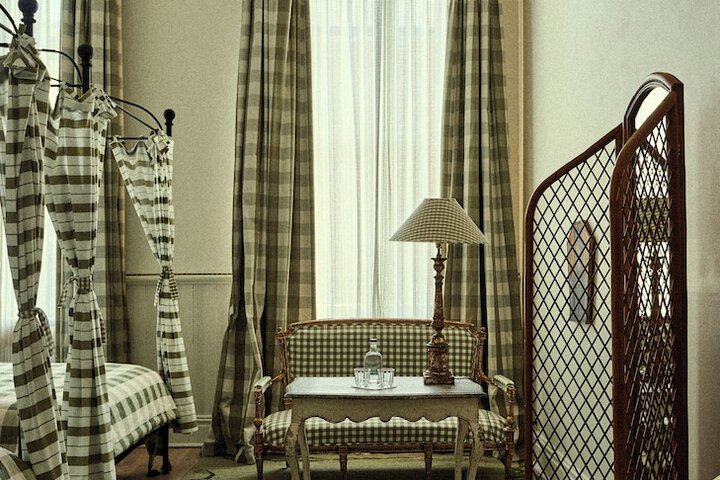 Room 71 of 151