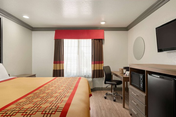 Room 17 of 26