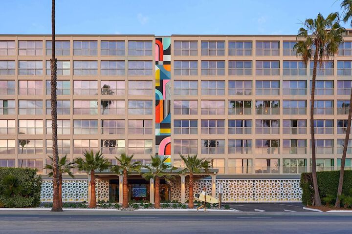 Hotel 2 of 128