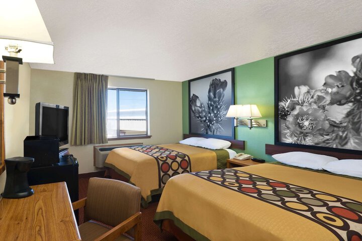 Room 8 of 15