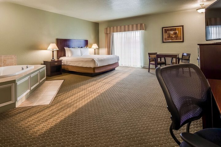 Best Western Plus Bayshore Inn