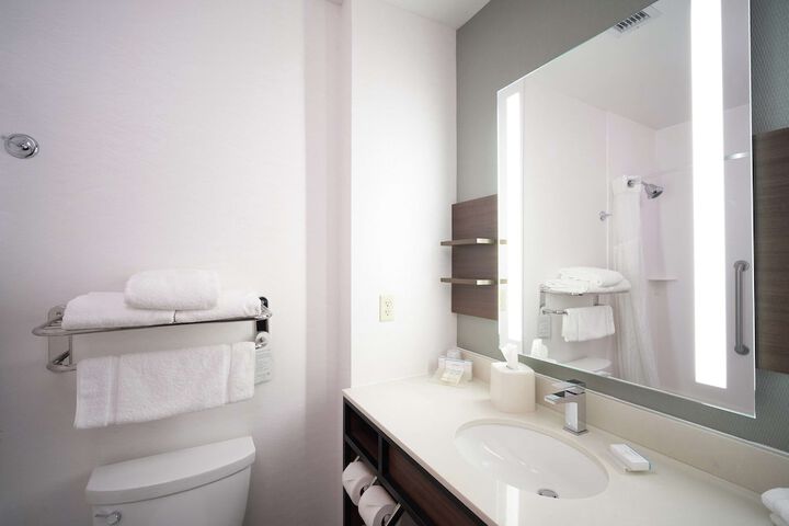 Room 32 of 69