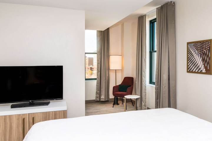 Hilton Garden Inn Flint Downtown
