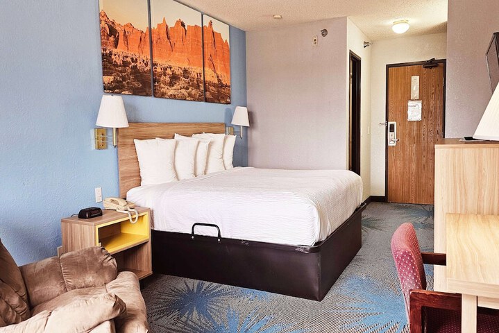 Days Inn by Wyndham Ozark Springfield