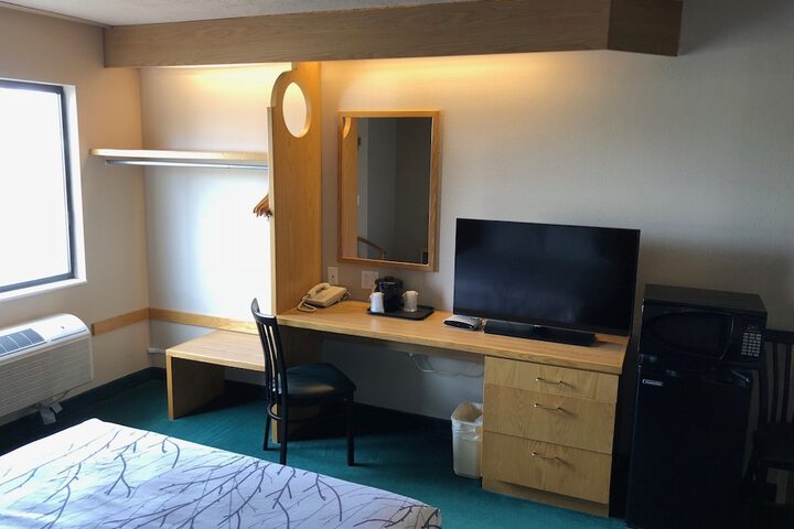 Room 11 of 29