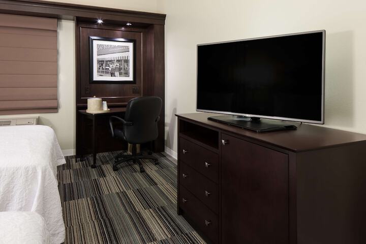 Room 27 of 41